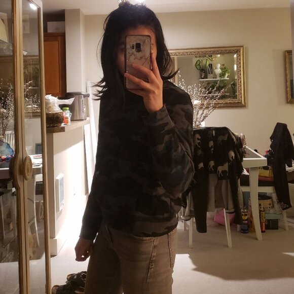 EUC Small Theory Camo Print Sweatshirt Blue Gray Long Sleeve Crew Neck Cotton - Picture 4 of 4